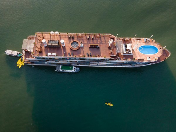 Explorations Étonnantes : Plongée dans des Univers Thématiques des Parcs d'Attraction